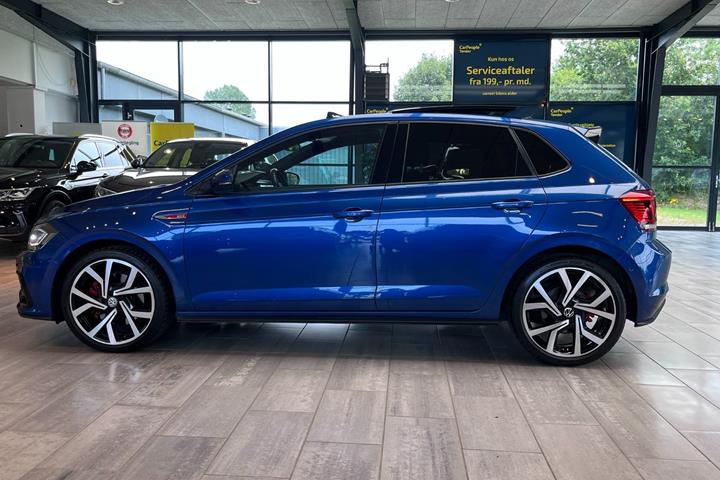 Blå VW Polo fra 2019