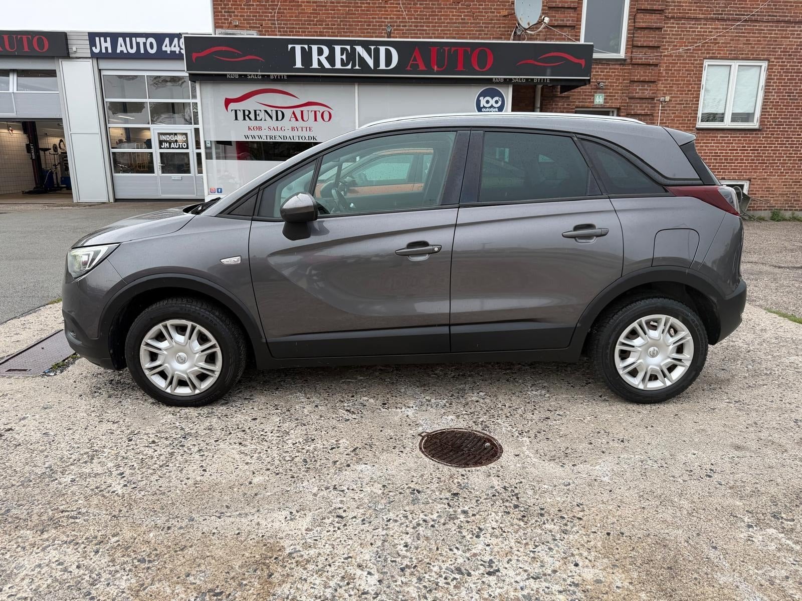 Grå Opel Crossland X fra 2019