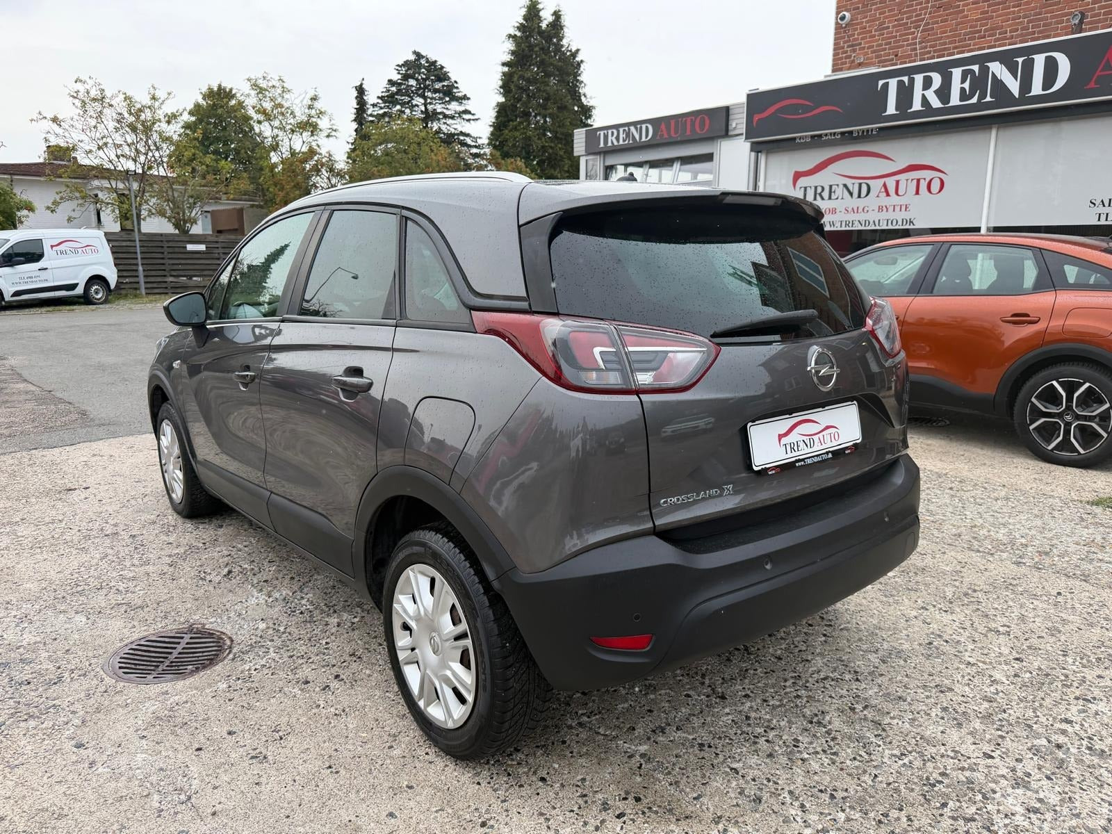 Grå Opel Crossland X fra 2019