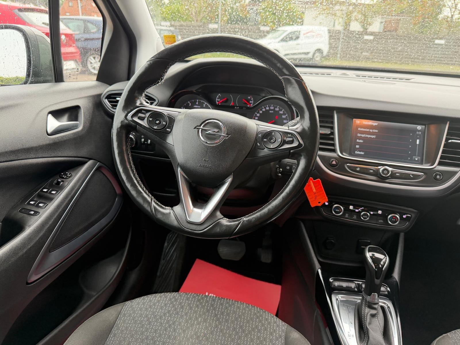 Grå Opel Crossland X fra 2019