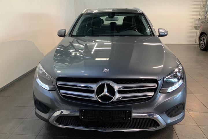 Grå Mercedes GLC250 fra 2016