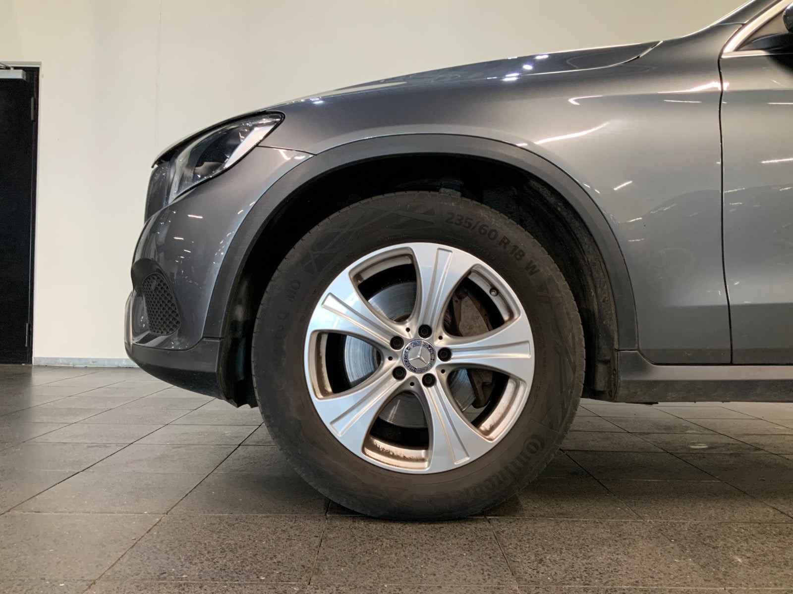 Grå Mercedes GLC250 fra 2016