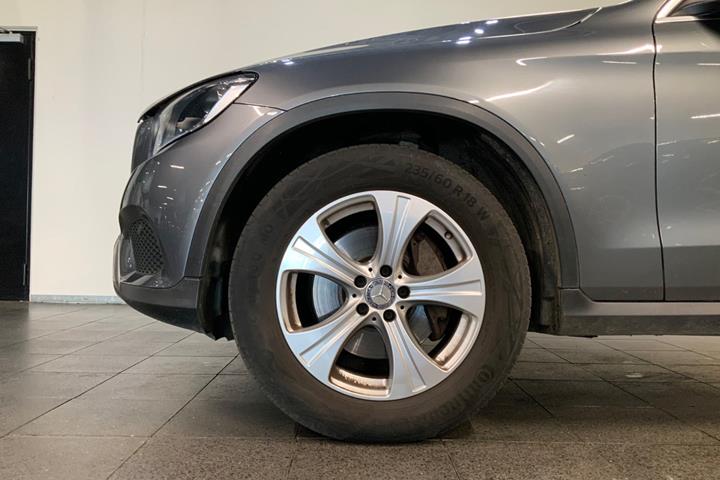 Grå Mercedes GLC250 fra 2016
