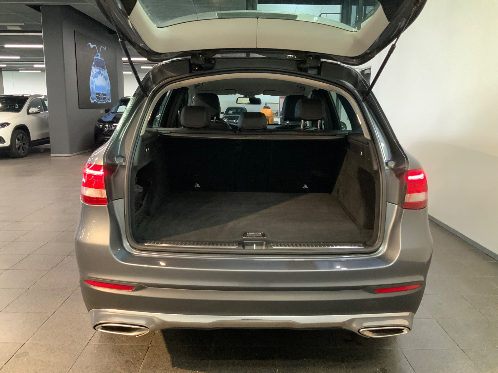 Grå Mercedes GLC250 fra 2016