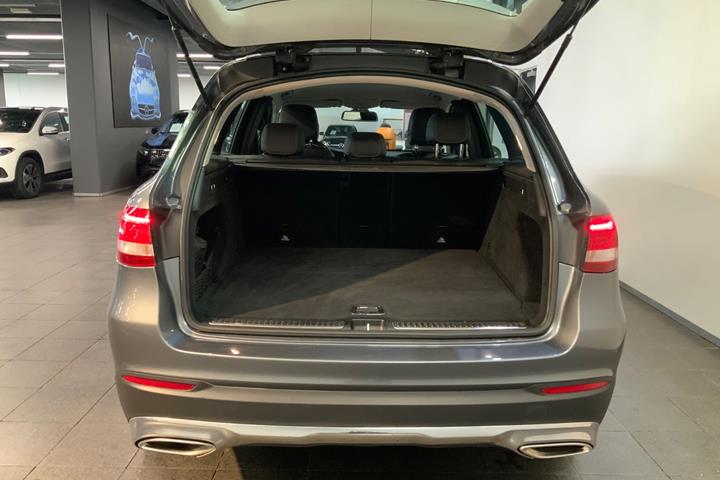 Grå Mercedes GLC250 fra 2016