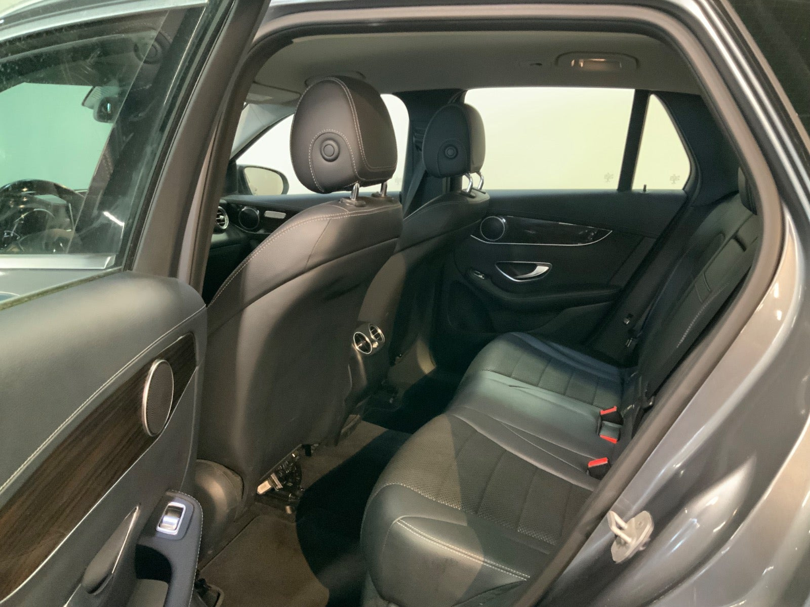 Grå Mercedes GLC250 fra 2016