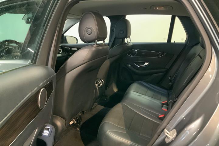 Grå Mercedes GLC250 fra 2016