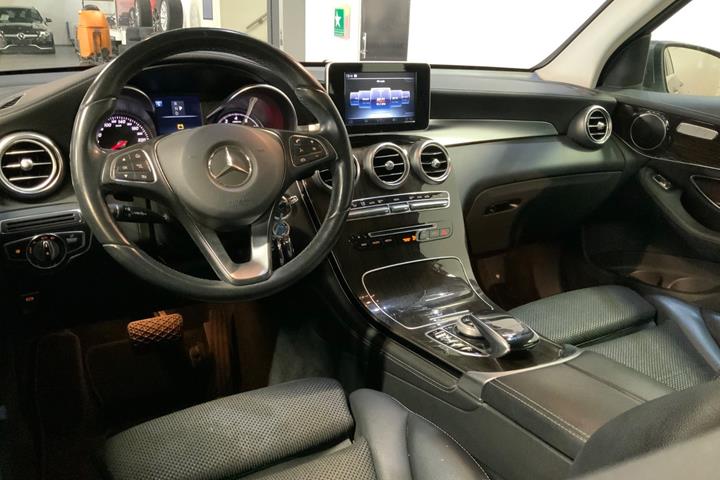 Grå Mercedes GLC250 fra 2016