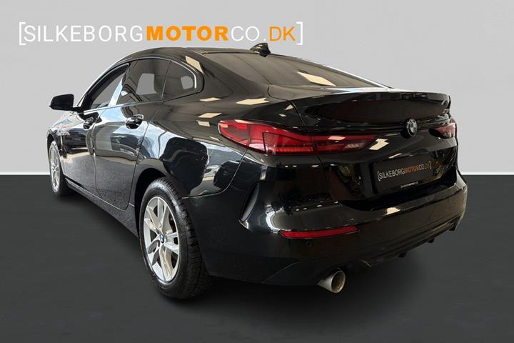 Sort BMW 218i fra 2022