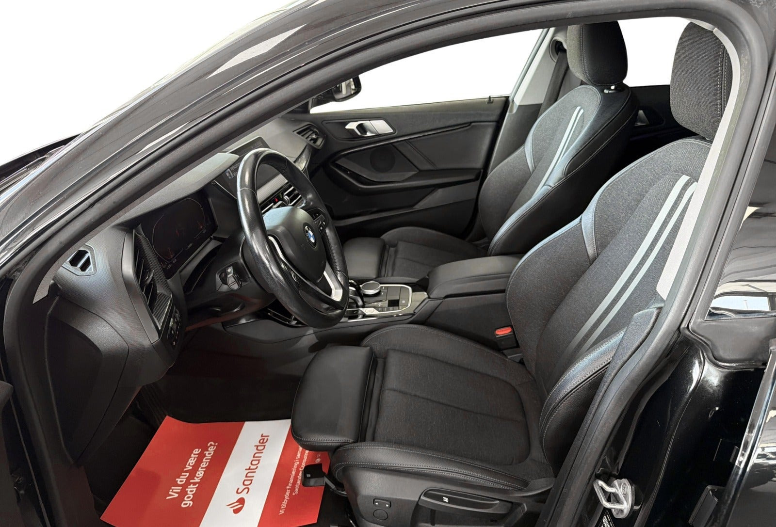 Sort BMW 218i fra 2022