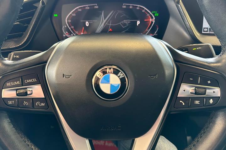Sort BMW 218i fra 2022