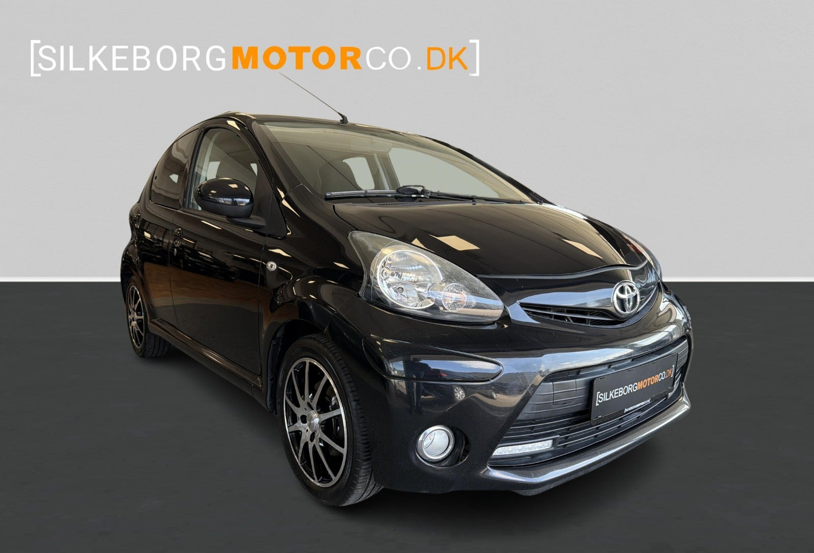 Sort Toyota Aygo fra 2012