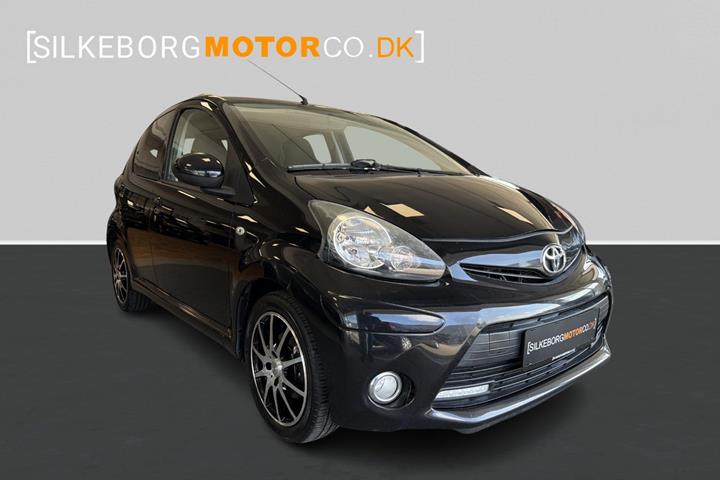 Sort Toyota Aygo fra 2012