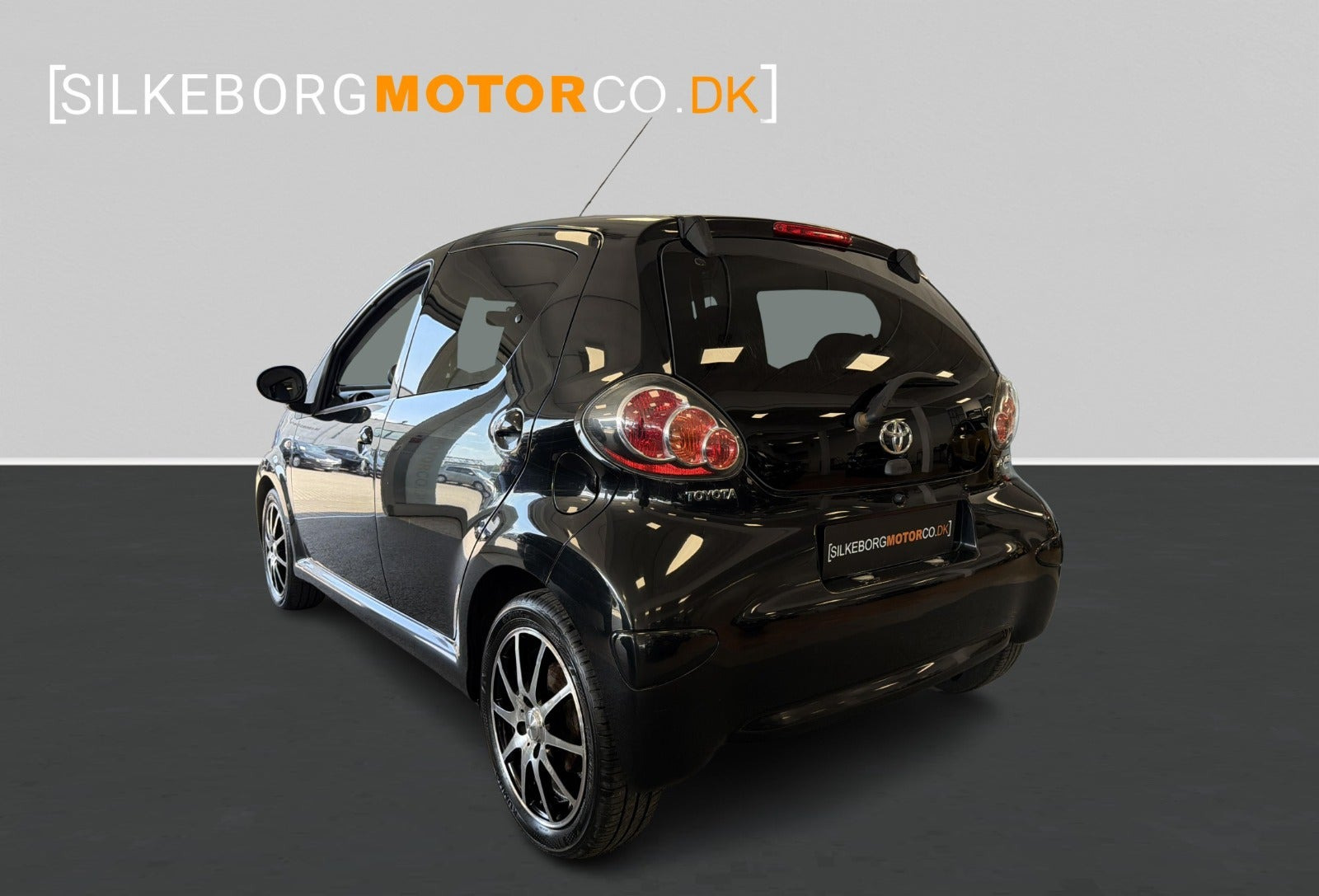 Sort Toyota Aygo fra 2012
