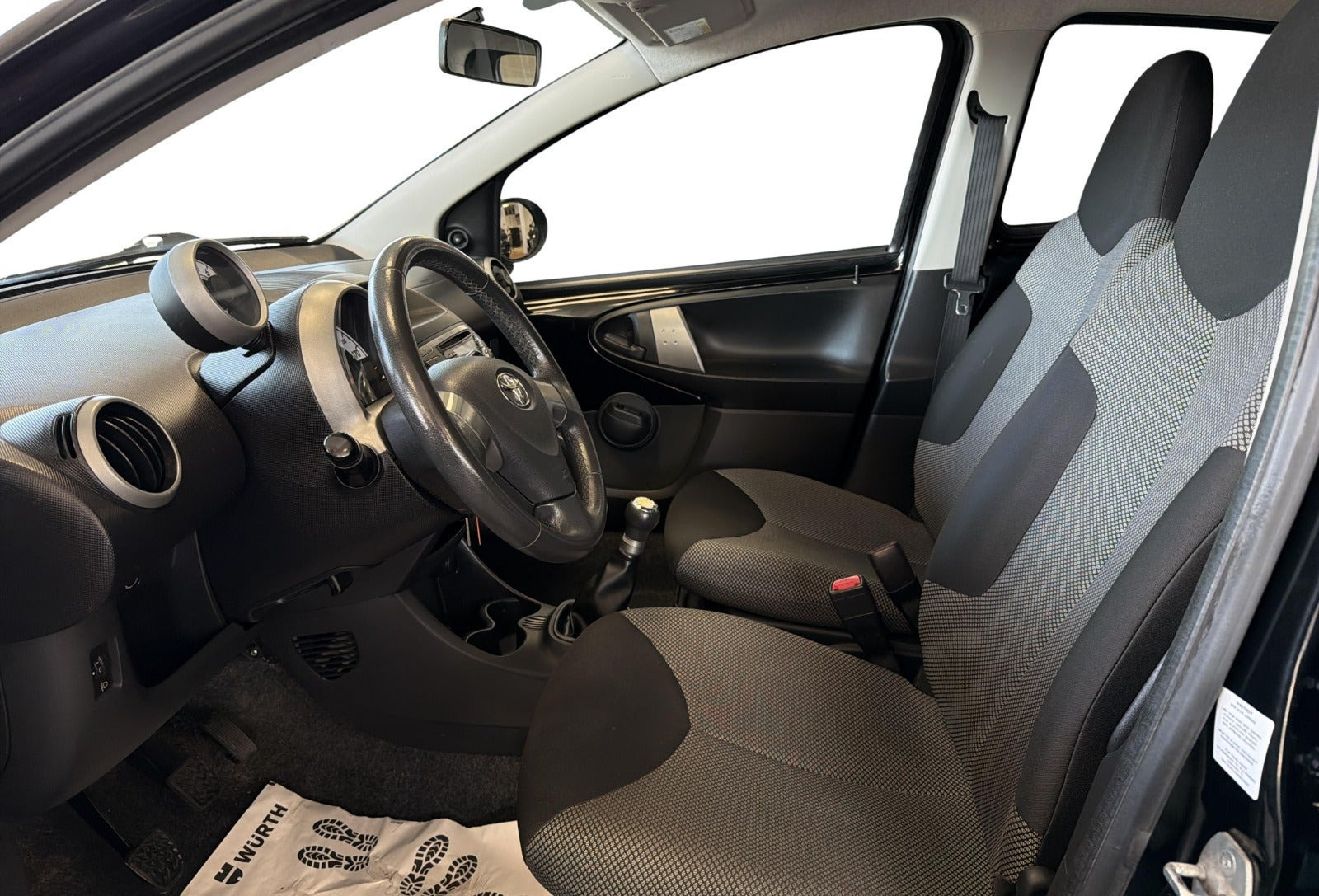 Sort Toyota Aygo fra 2012