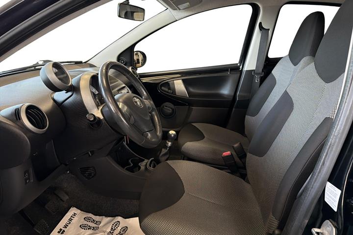 Sort Toyota Aygo fra 2012