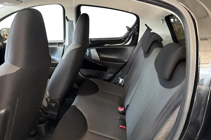 Sort Toyota Aygo fra 2012