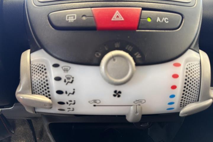 Sort Toyota Aygo fra 2012