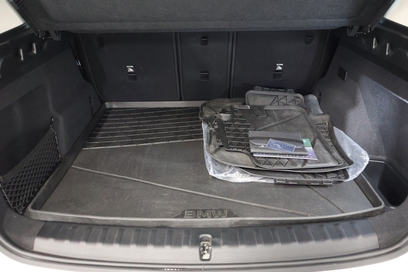 Hvid BMW iX1 fra 2025