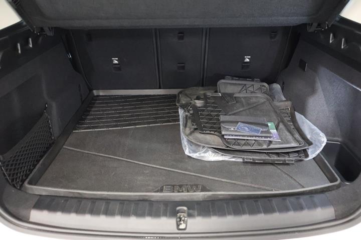 Hvid BMW iX1 fra 2025