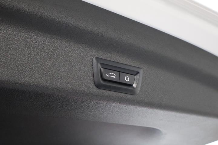 Hvid BMW iX1 fra 2025
