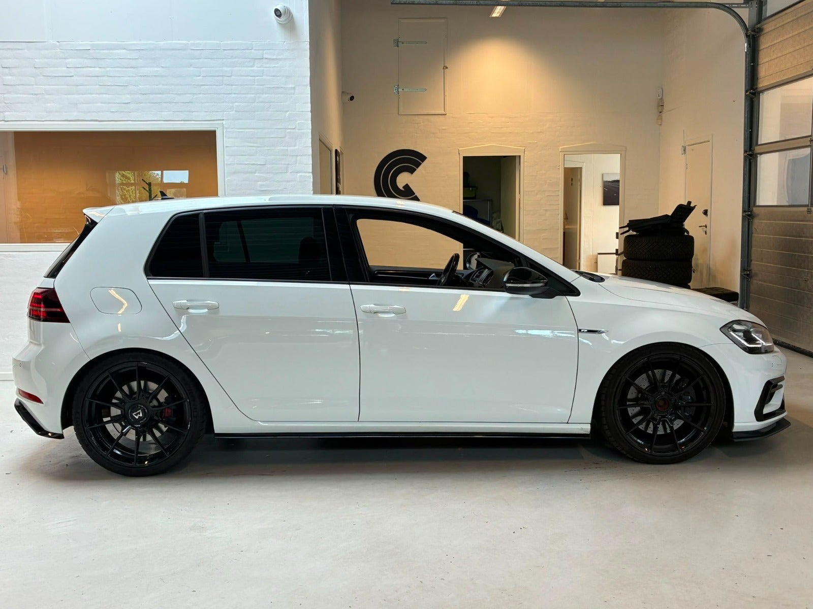 Hvid VW Golf VII fra 2018