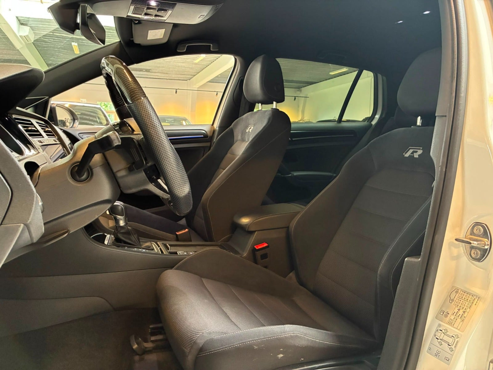 Hvid VW Golf VII fra 2018