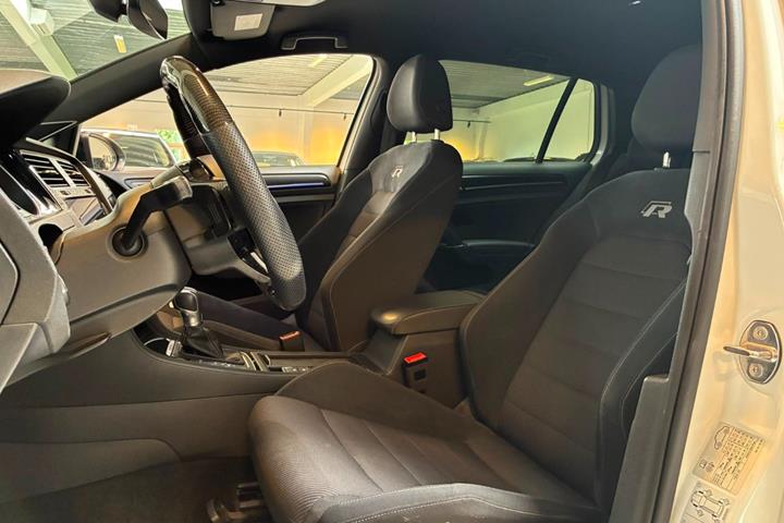 Hvid VW Golf VII fra 2018