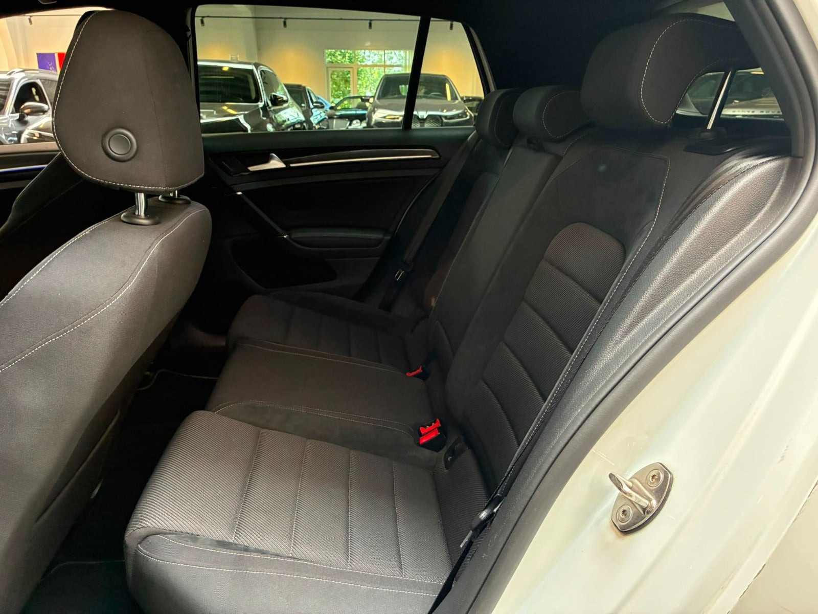 Hvid VW Golf VII fra 2018