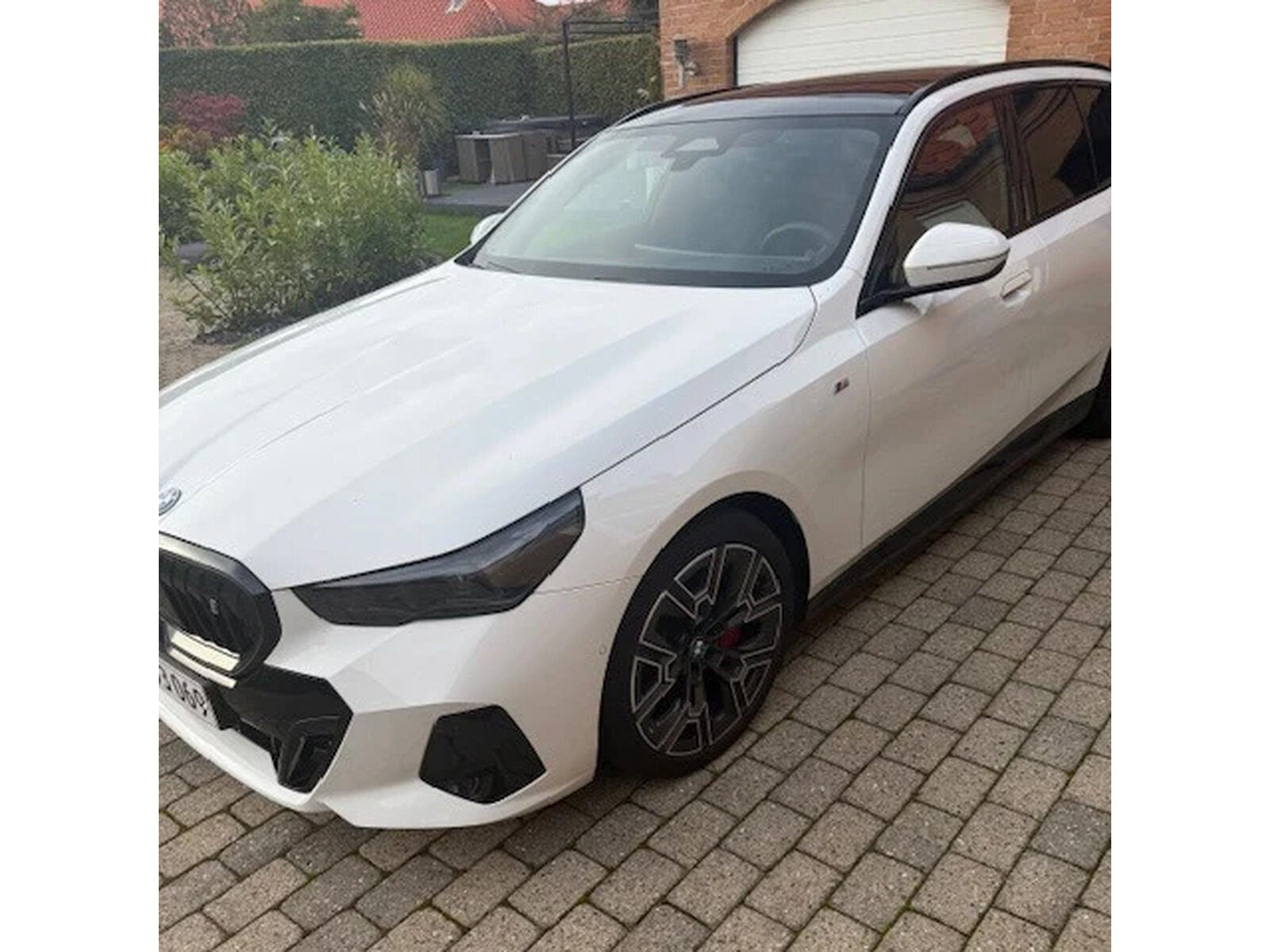 Hvid BMW i5 fra 2025
