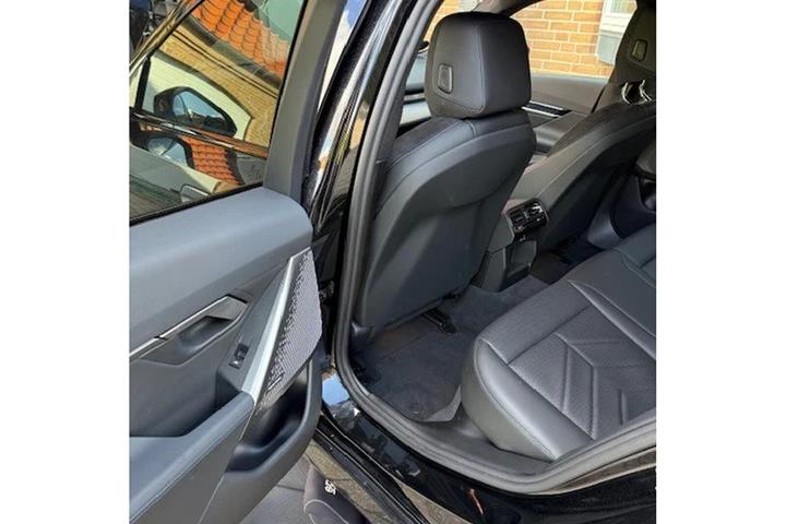 Hvid BMW i5 fra 2025