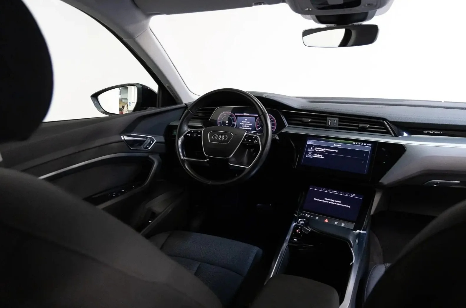 Sort Audi e-tron fra 2022