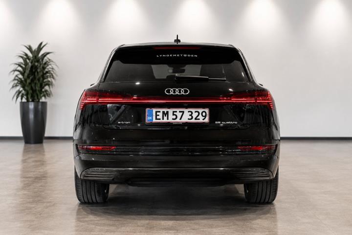 Sort Audi e-tron fra 2022
