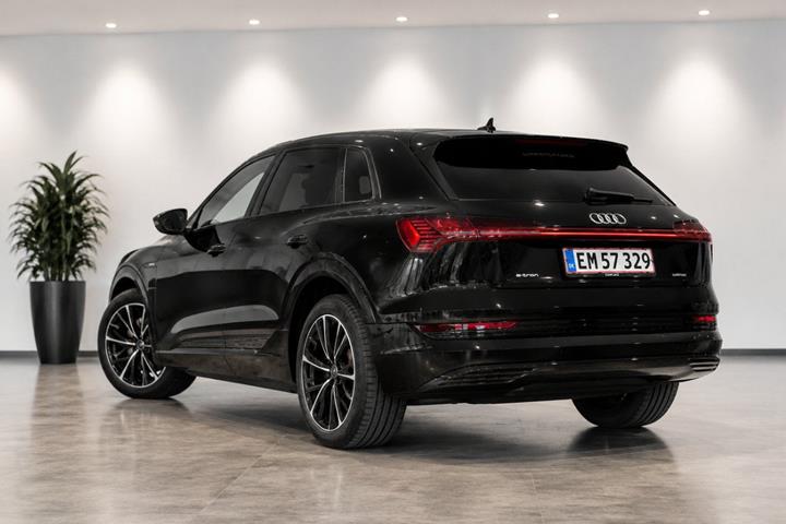 Sort Audi e-tron fra 2022