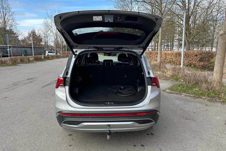 Grå Hyundai Santa Fe fra 2021