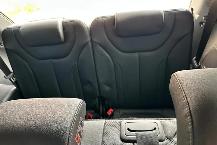 Grå Hyundai Santa Fe fra 2021