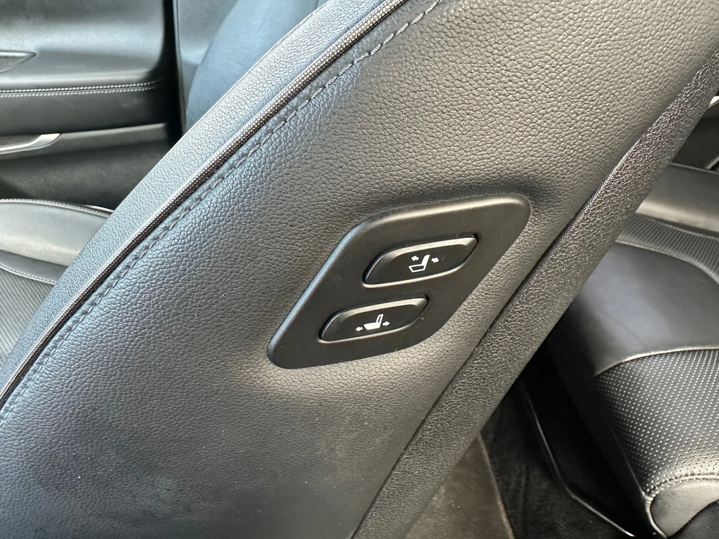 Grå Hyundai Santa Fe fra 2021
