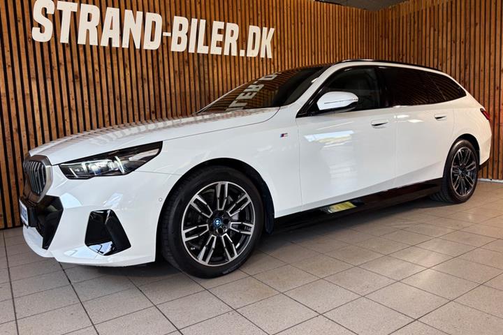 Hvid BMW i5 fra 2025