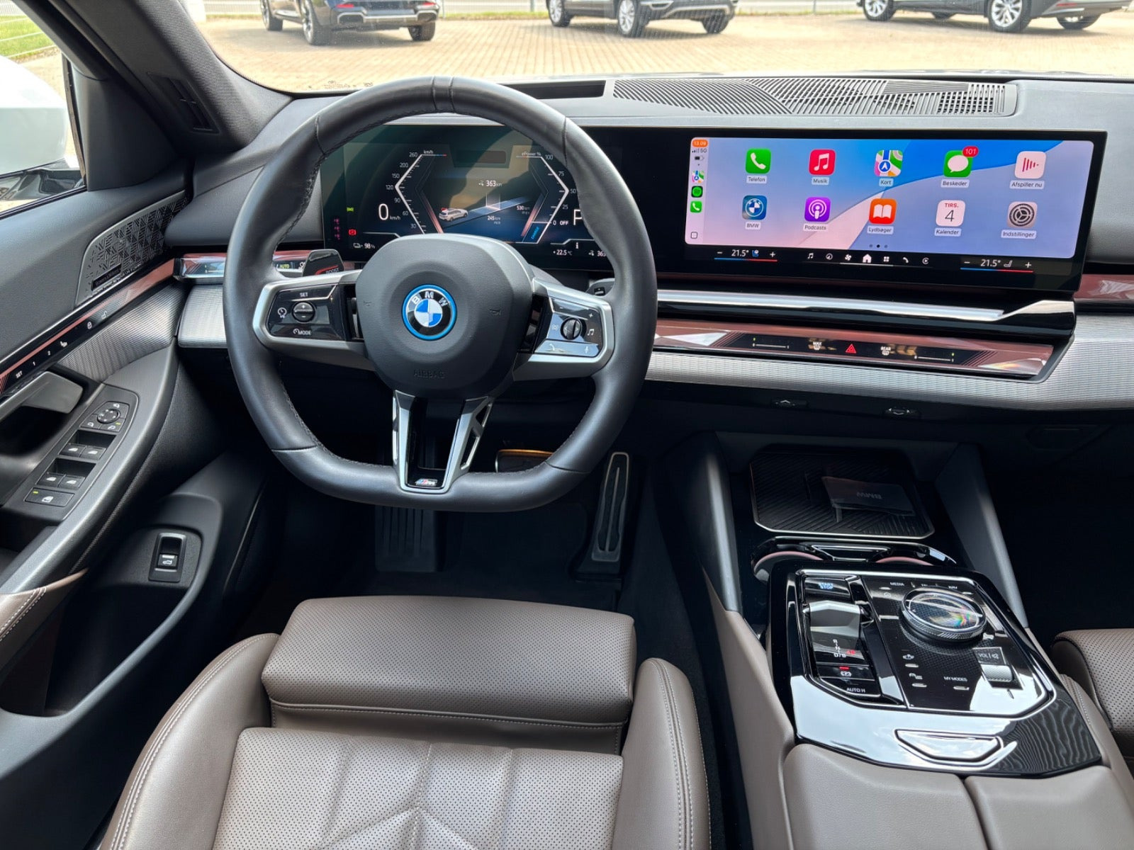 Hvid BMW i5 fra 2025
