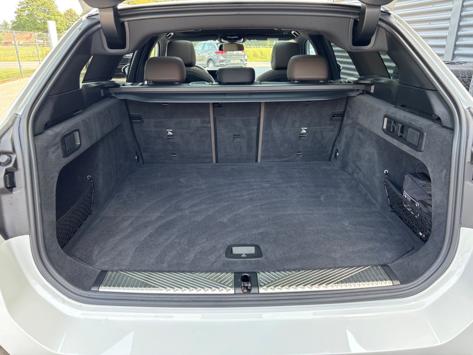 Hvid BMW i5 fra 2025