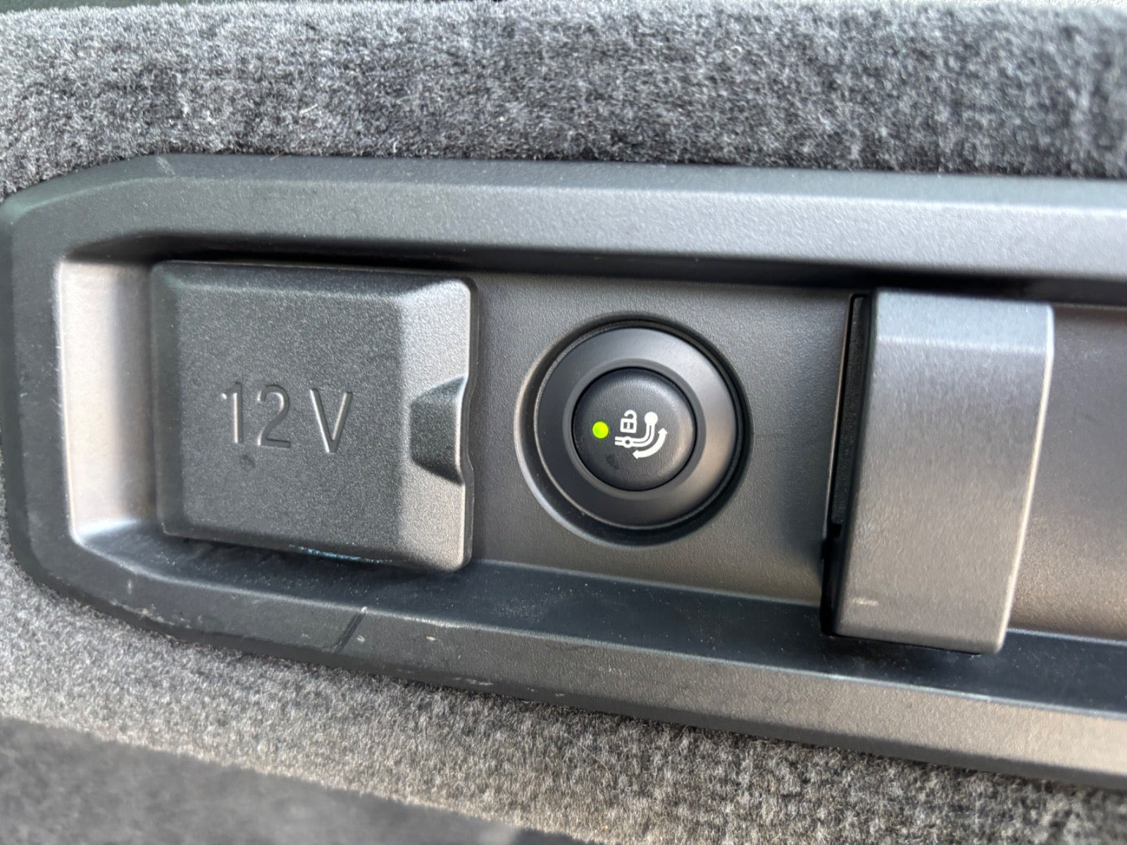 Hvid BMW i5 fra 2025