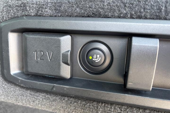 Hvid BMW i5 fra 2025