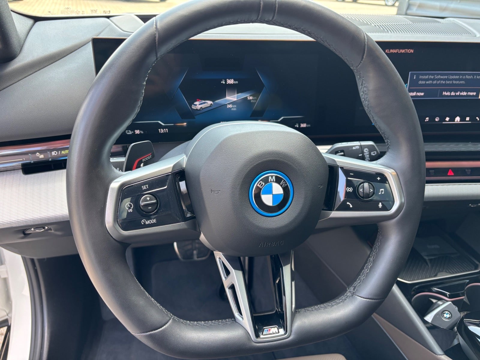Hvid BMW i5 fra 2025