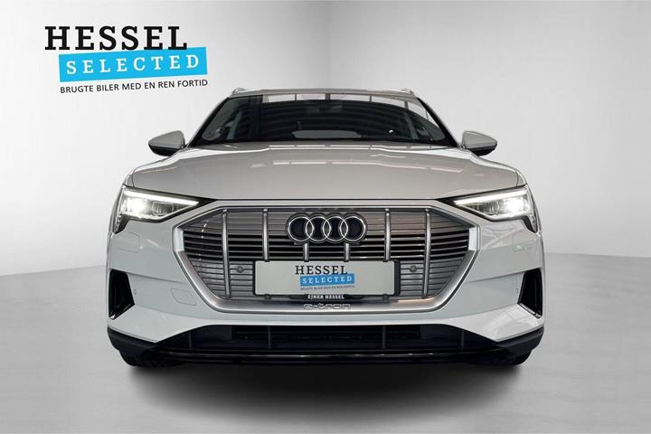 Hvid Audi e-tron fra 2020