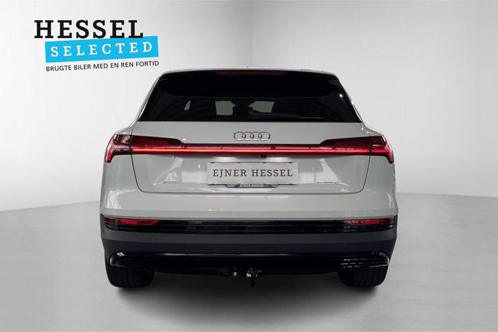 Hvid Audi e-tron fra 2020