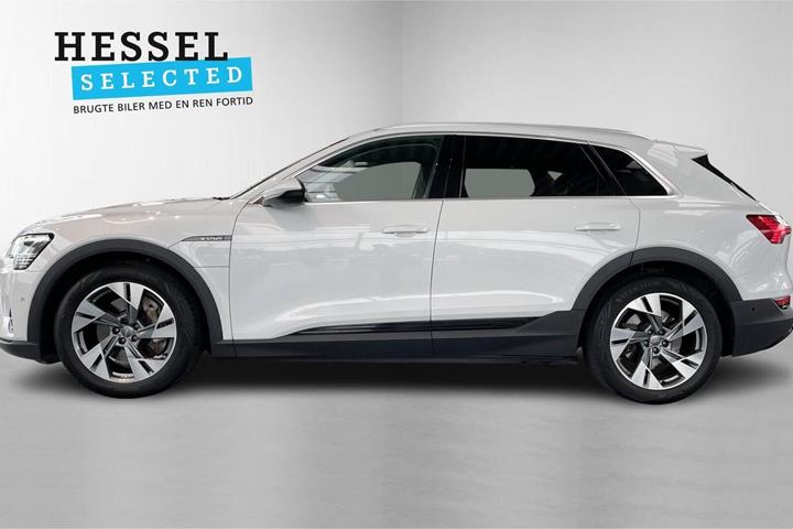 Hvid Audi e-tron fra 2020