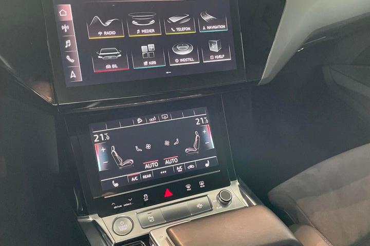 Hvid Audi e-tron fra 2020