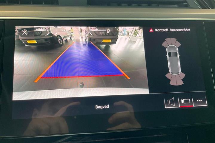 Hvid Audi e-tron fra 2020