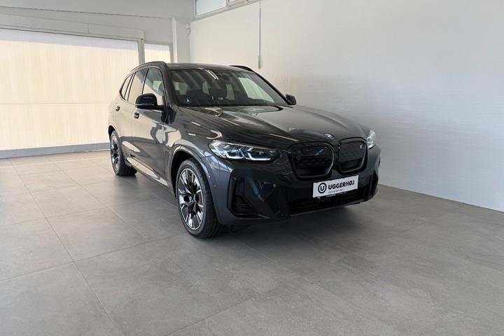 Grå BMW iX3 fra 2023