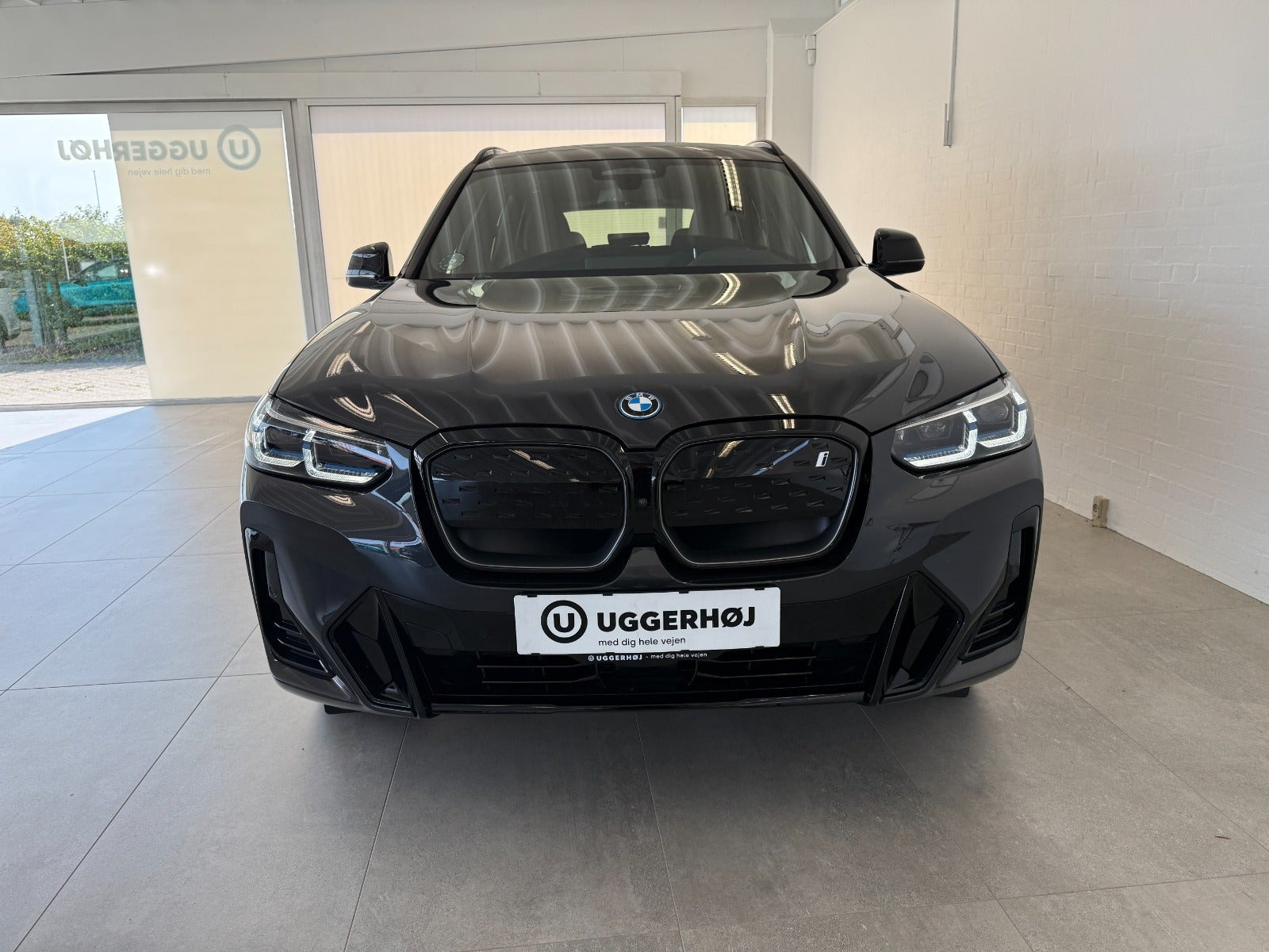 Grå BMW iX3 fra 2023